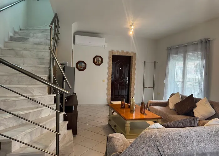 아파트 Maisonette Near 페프코초리