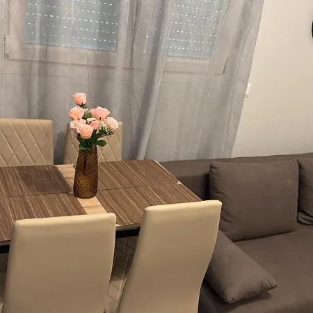Appartement Maisonette Near *