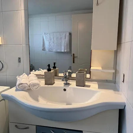 Maisonette Near Daire *